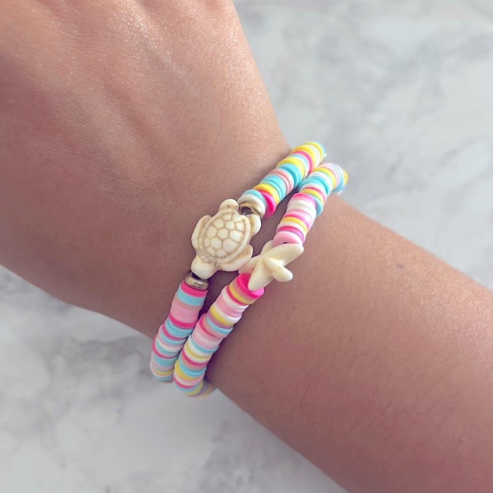 COPY - COLORFUL BEACHY THEME CLAY BEAD BRACELET!